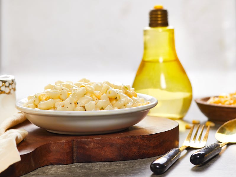 White garlic olive oil base for custom modpizza