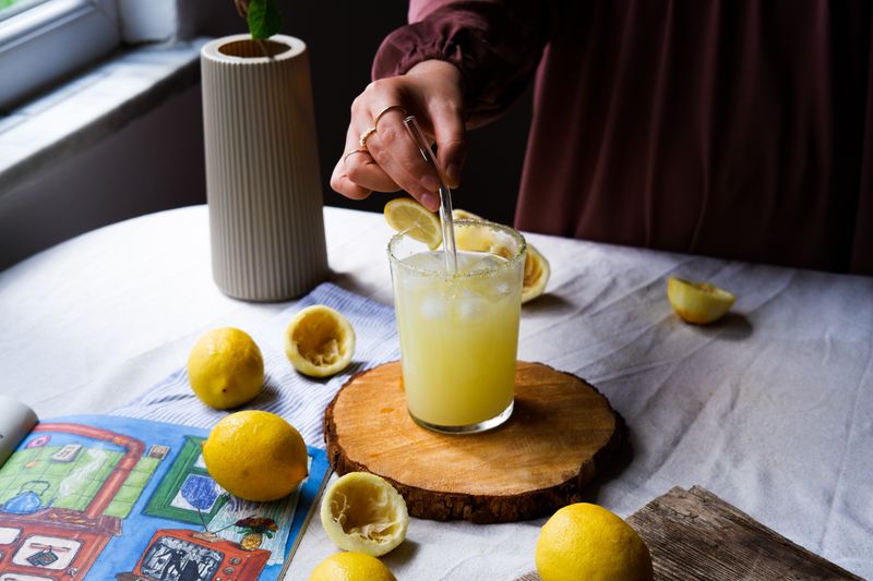 Fresh-squeezed lemonade drink to complement mod pizza